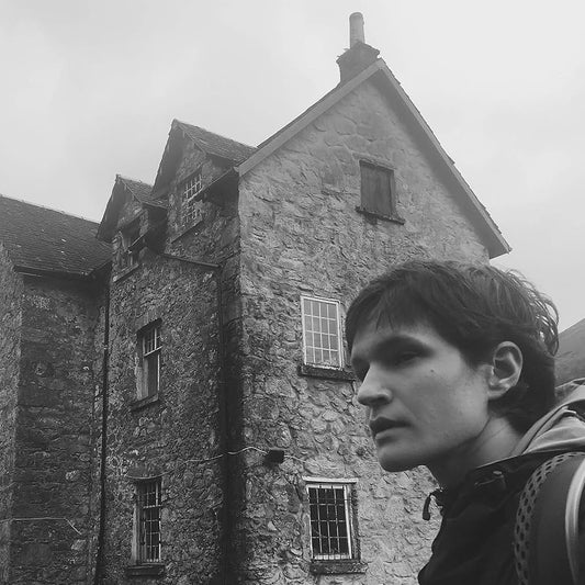 Adrianne Lenker – Abysskiss